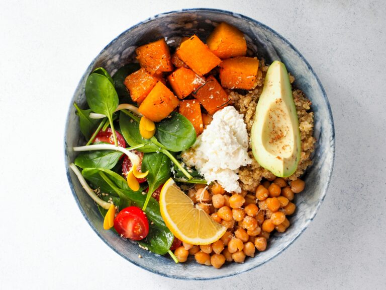 Geroosterde courgette gevuld met quinoa, spinazie en feta